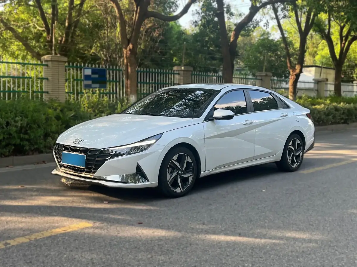 2022 Hyundai Elantra 1.5L 115HP L4 CVT