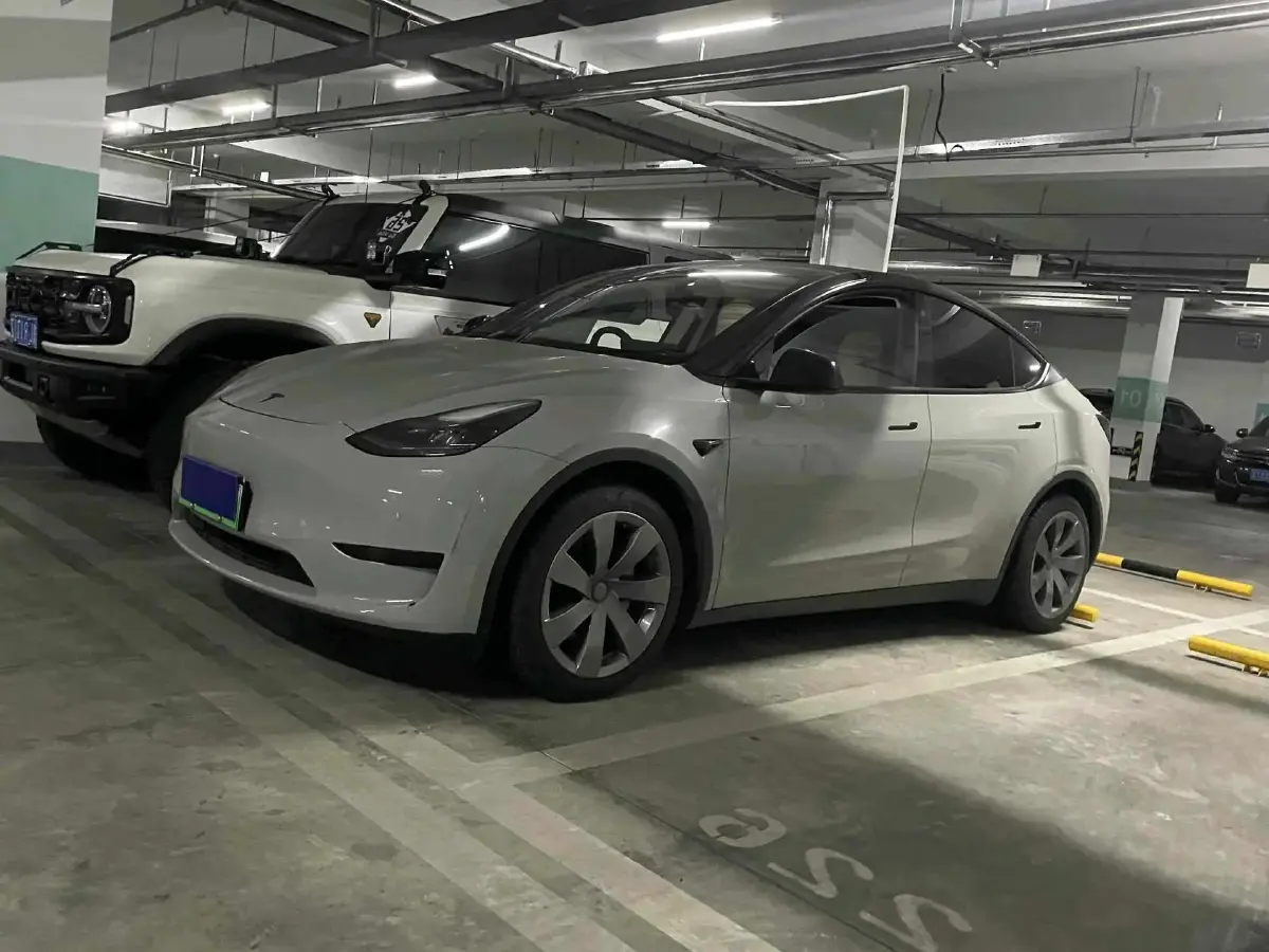 2022 Tesla Model Y BEV 60KWH