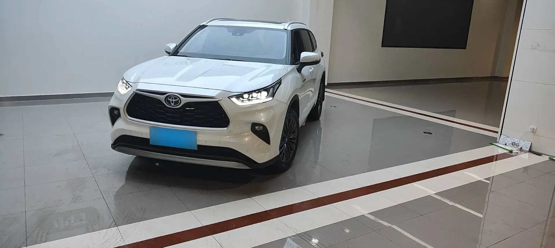 2022 Toyota Highlander 2.5L 192HP L4 E-CVT Hybrid