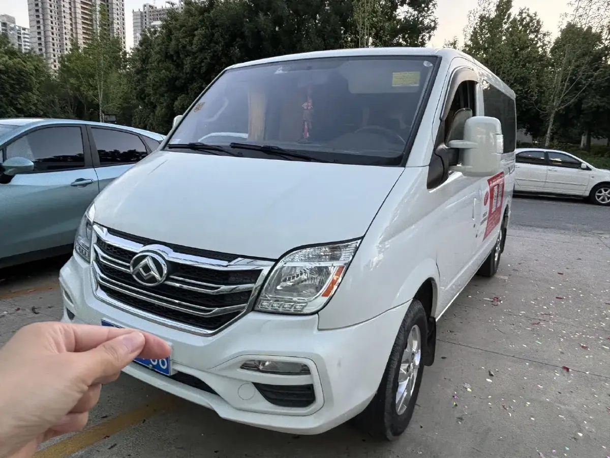 2021 MAXUS XinTu V80 2.0T 139HP L4 6MT