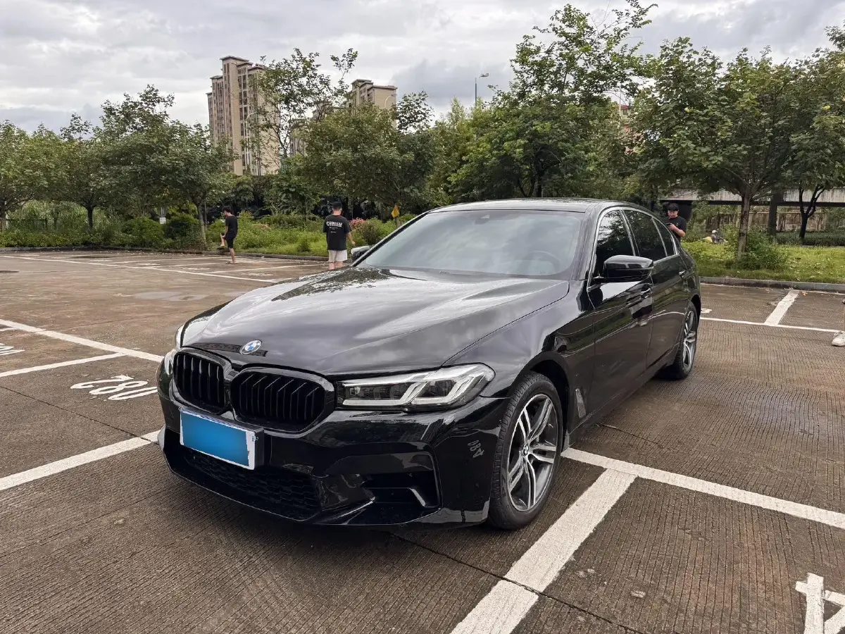 2022 BMW 5 Series 2.0T 252HP L4 8AT