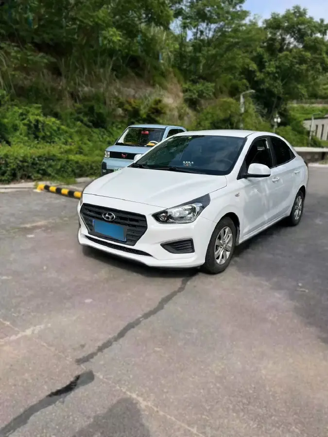 2017 Hyundai Reina 1.4L 95HP L4 5MT
