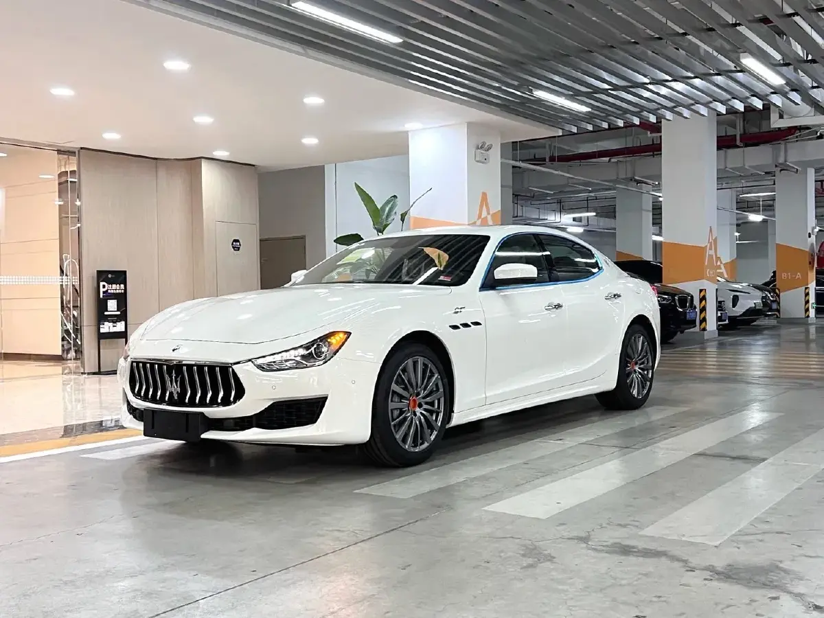 2023 Maserati Ghibli 2.0T 330HP L4 8AT