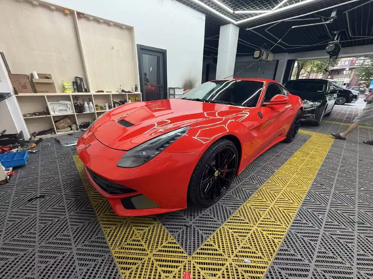 2013 Ferrari F12 berlinetta 6.3L 741HP V12 7DCT