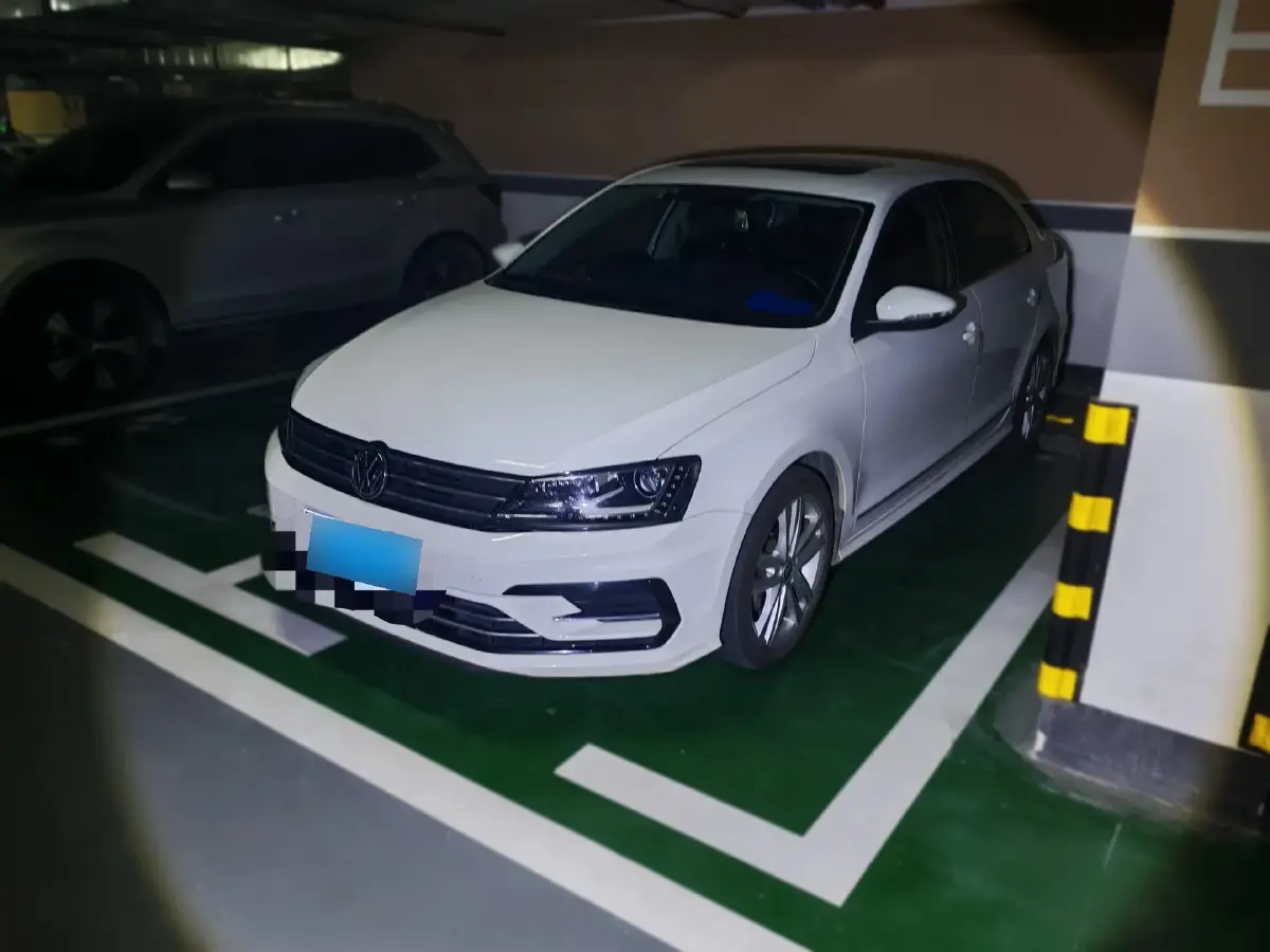 2018 Volkswagen Sagitar 1.4T 150HP L4 7DCT