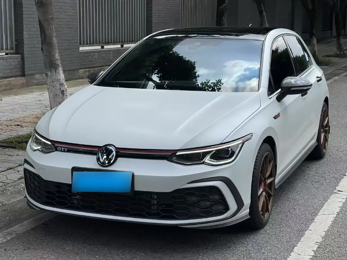 2023 Volkswagen GolfGTI 2.0T 220HP L4 7DCT