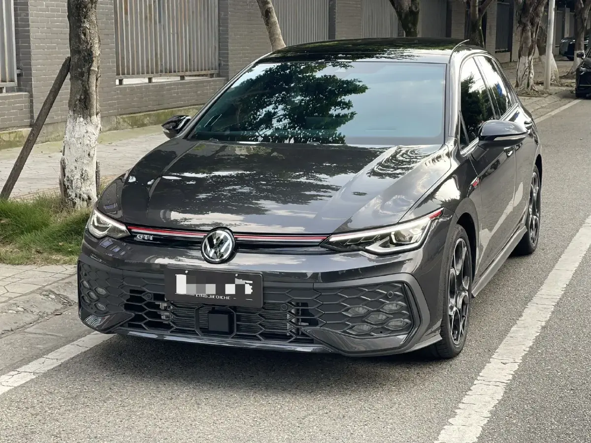 2025 Volkswagen GolfGTI 2.0T 220HP L4 7DCT