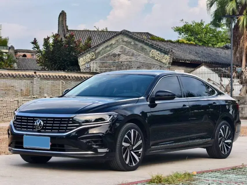 2022 Volkswagen Passat 2.0T 186HP L4 7DCT