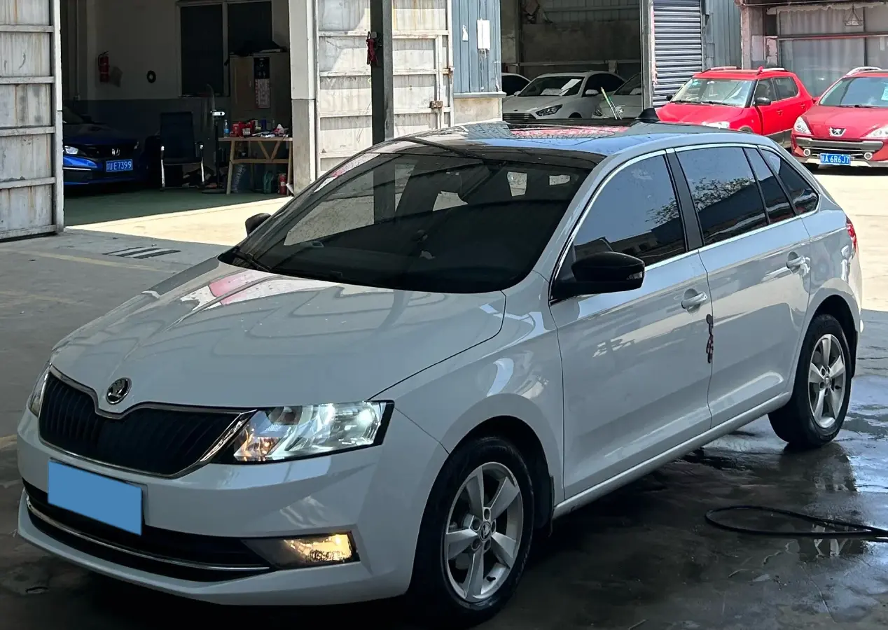 2018 Skoda Rapid Spaceback 1.6L 110HP L4 6AT