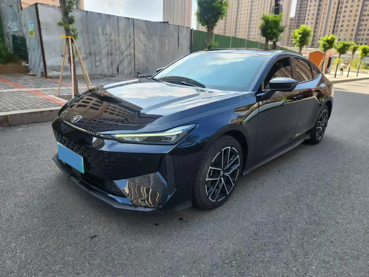 2024 ChangAn UNI-V iDD 1.5L 110HP L4 E-CVT PHEV 18.99KWH