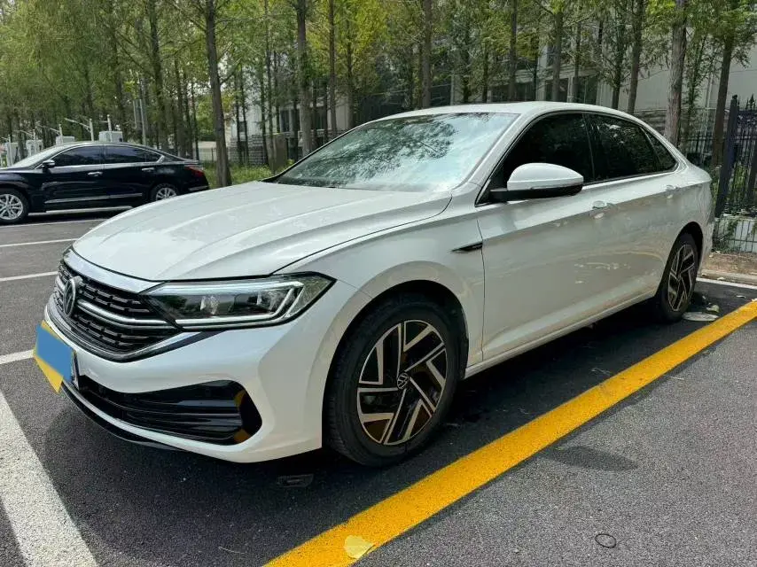 2023 Volkswagen Sagitar 1.2T 116HP L4 7DCT