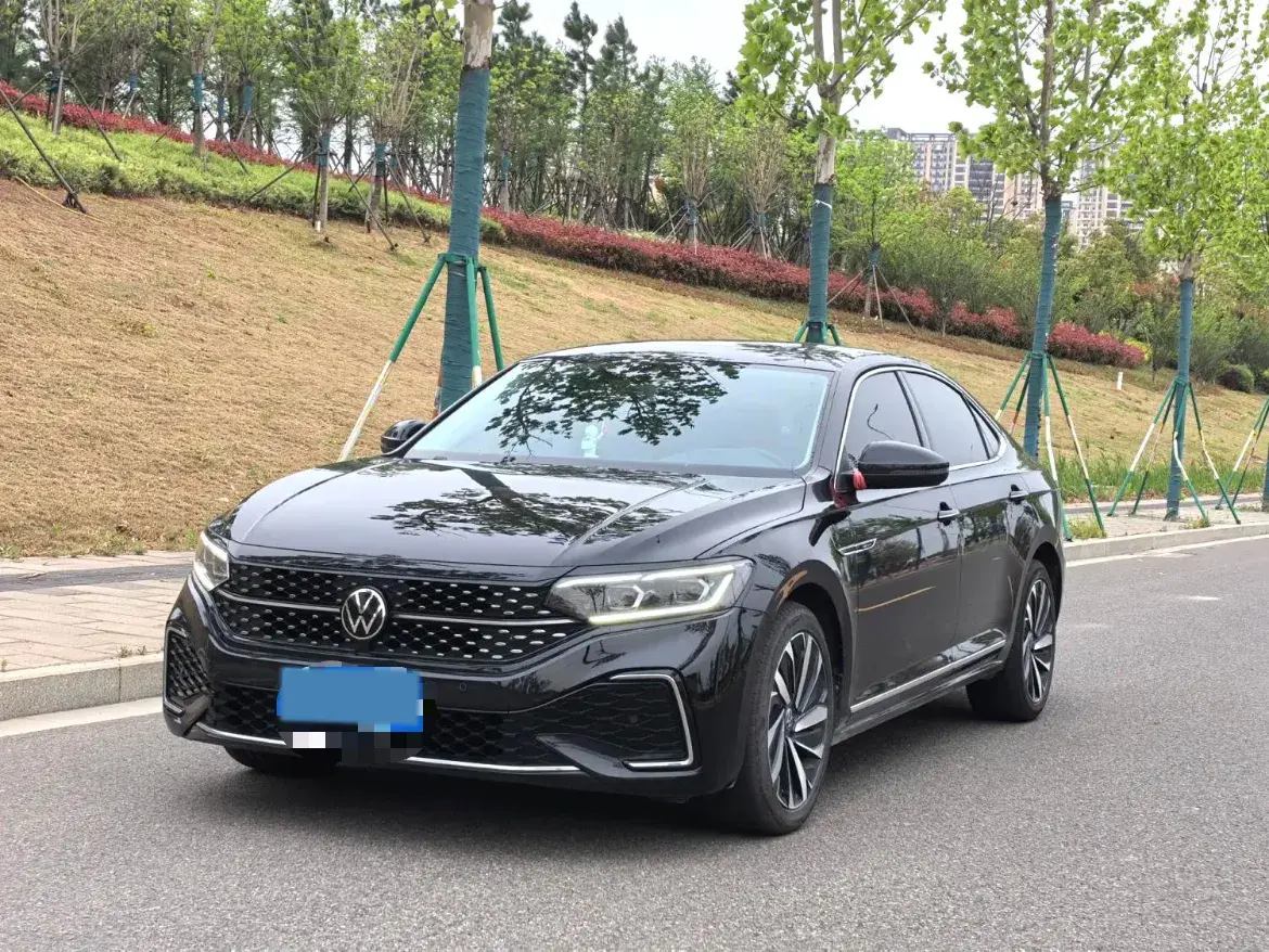 2022 Volkswagen Passat 2.0T 186HP L4 7DCT