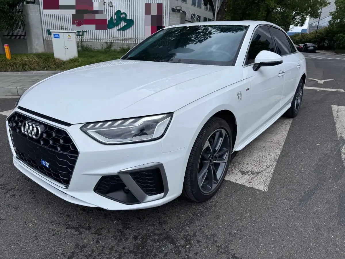 2022 Audi A4L 2.0T 190HP L4 7DCT