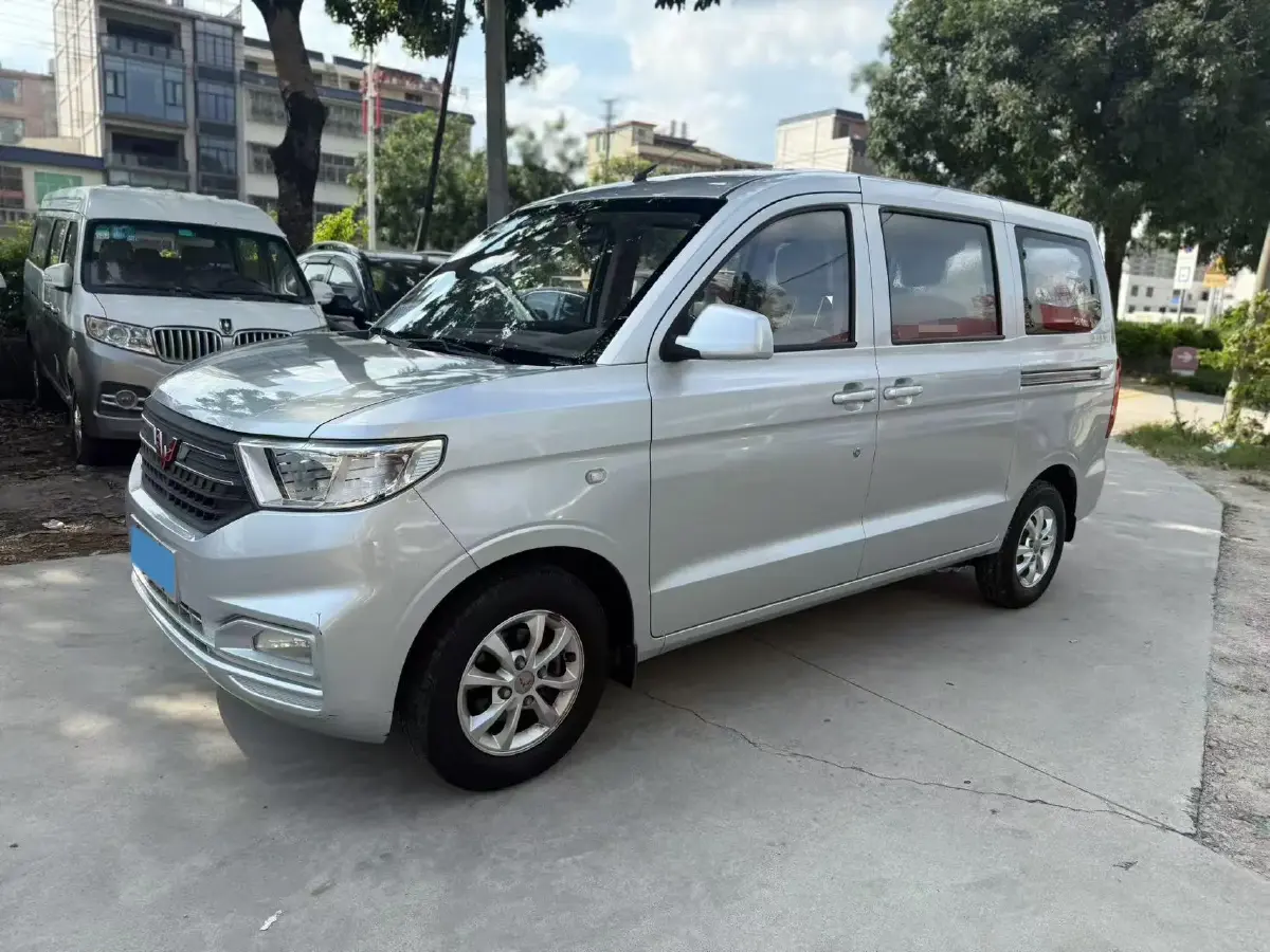 2019 WuLing HongGuang Plus 1.5T 147HP L4 6MT