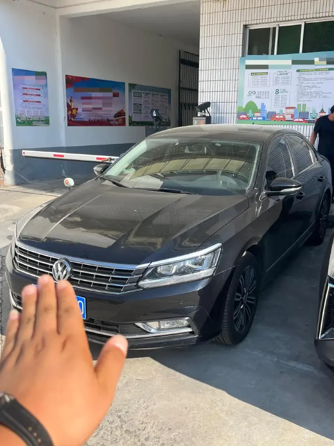 2017 Volkswagen Passat 1.8T 180HP L4 7DCT