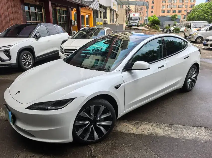 2023 Tesla Model 3 BEV 60KWH