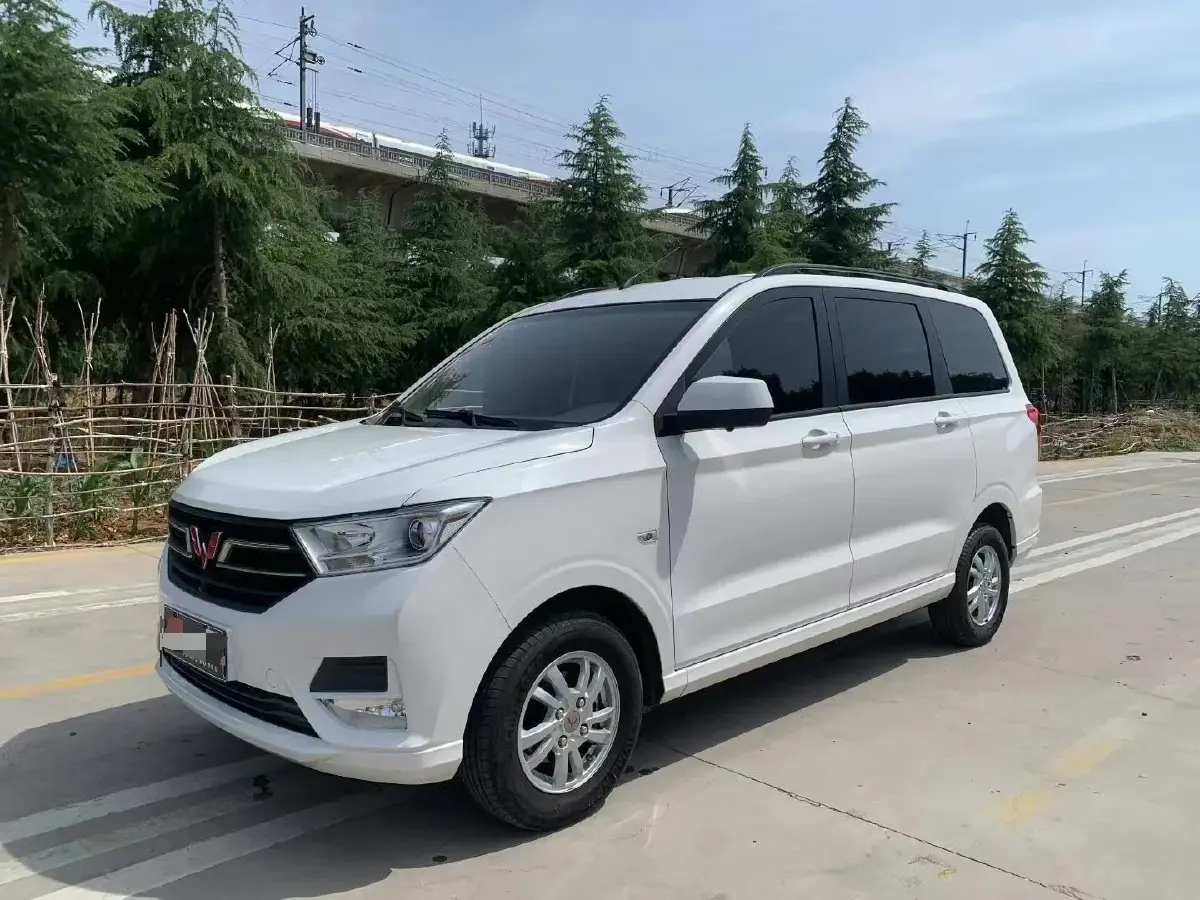 2019 WuLing HongGuang Plus 1.5T 147HP L4 6MT