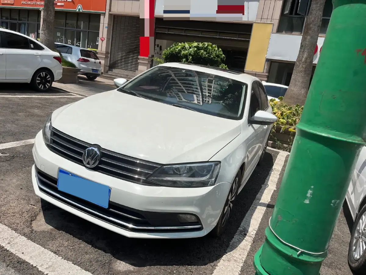 2018 Volkswagen Sagitar 1.4T 150HP L4 7DCT
