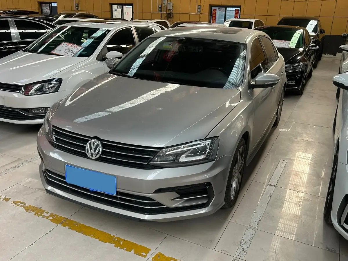 2018 Volkswagen Sagitar 1.4T 150HP L4 7DCT