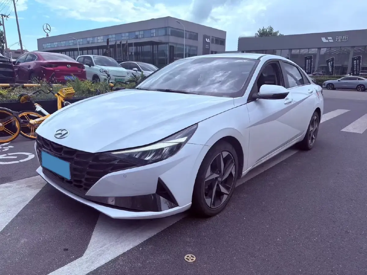 2022 Hyundai Elantra 1.5L 115HP L4 CVT