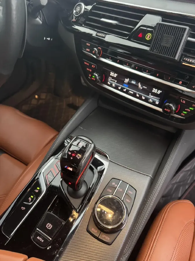 2021 BMW M5 4.4T 600HP V8 8AT,autocango,china used car exporter,china ev exporter,chinese used car exporter,chinese used ev exporter