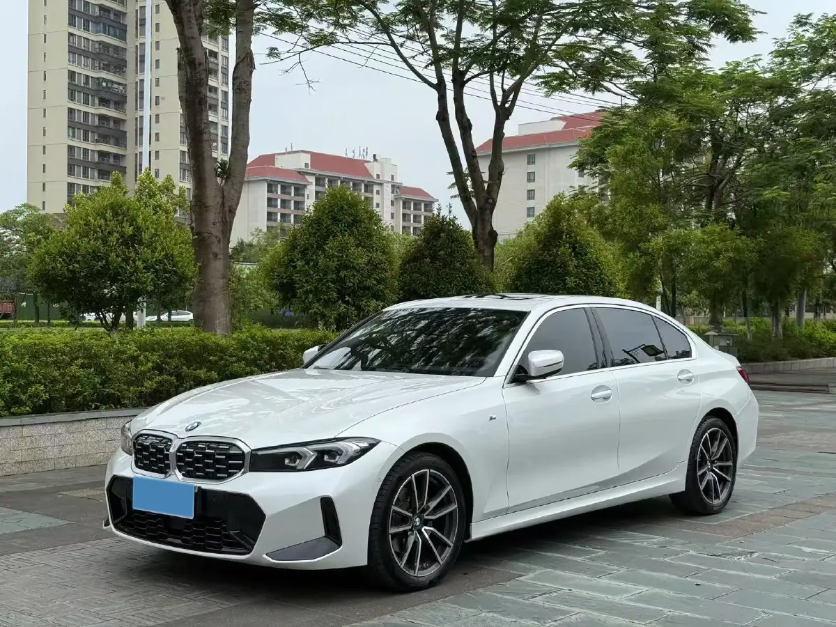 2025 BMW 3 Series 2.0T 184HP L4 8AT