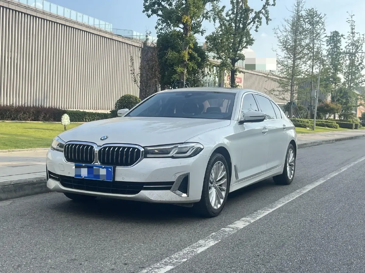 2022 BMW 5 Series 2.0T 184HP L4 8AT