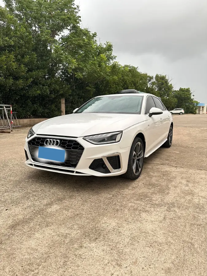 2022 Audi A4L 2.0T 190HP L4 7DCT