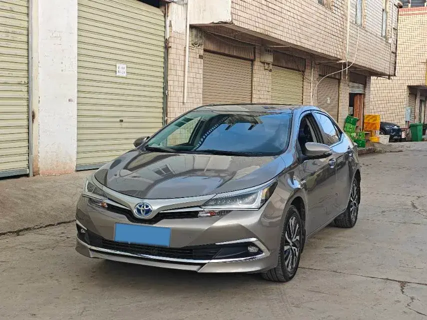 2017 Toyota Corolla 1.8L 99HP L4 E-CVT Hybrid