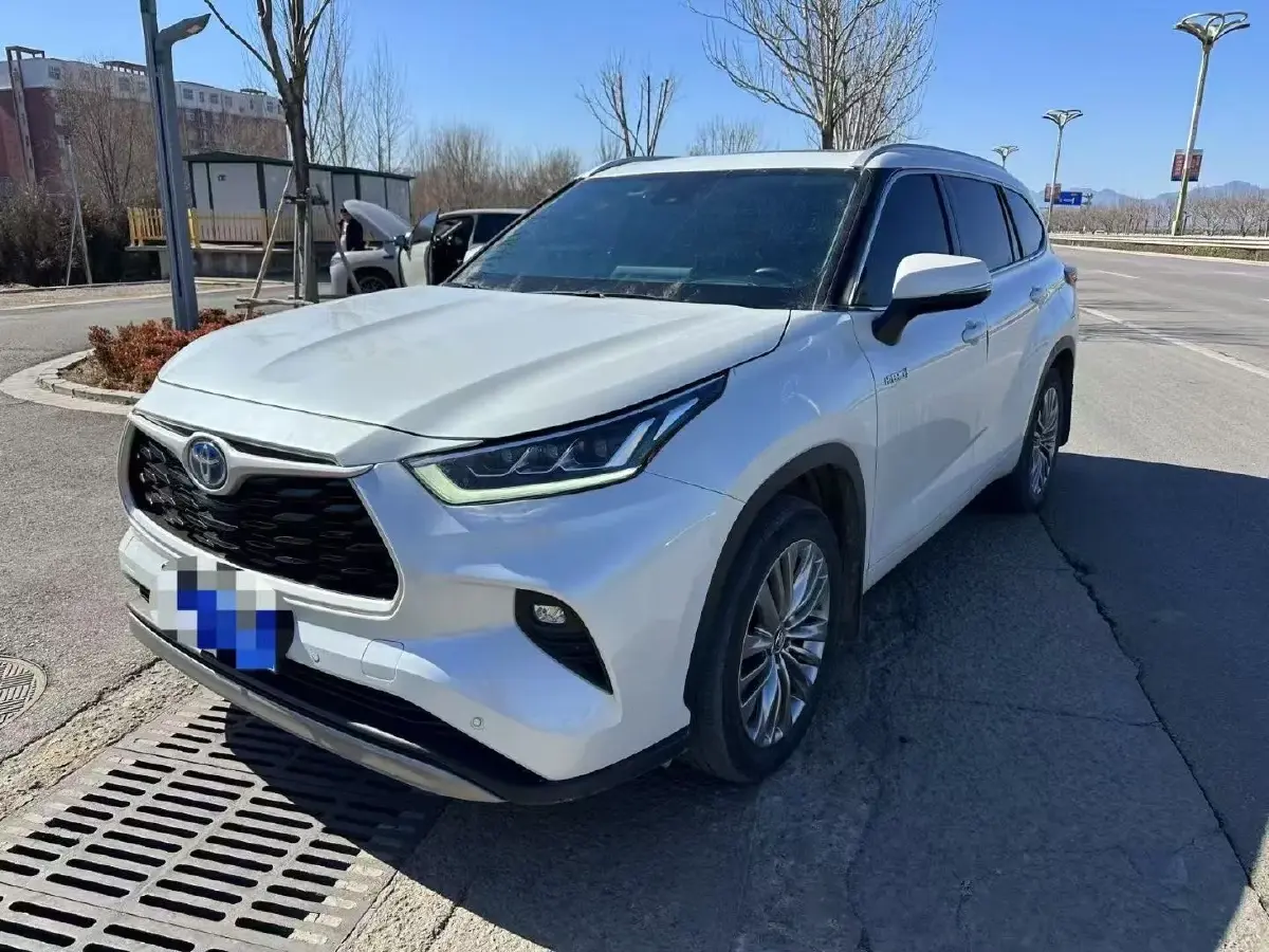 2022 Toyota Highlander 2.5L 192HP L4 E-CVT Hybrid