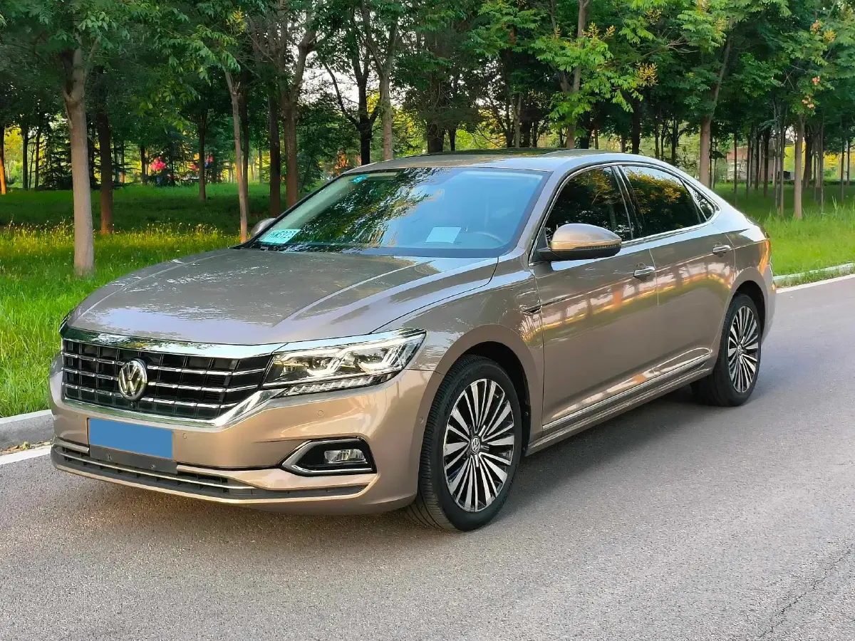 2019 Volkswagen Passat 2.0T 220HP L4 7DCT