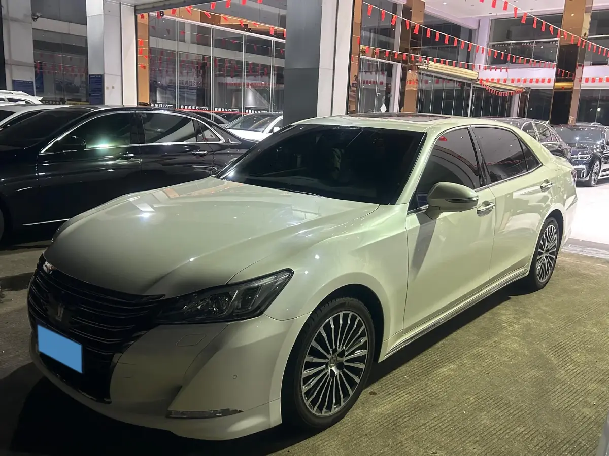2018 Toyota Crown 2.0T 235HP L4 8AT