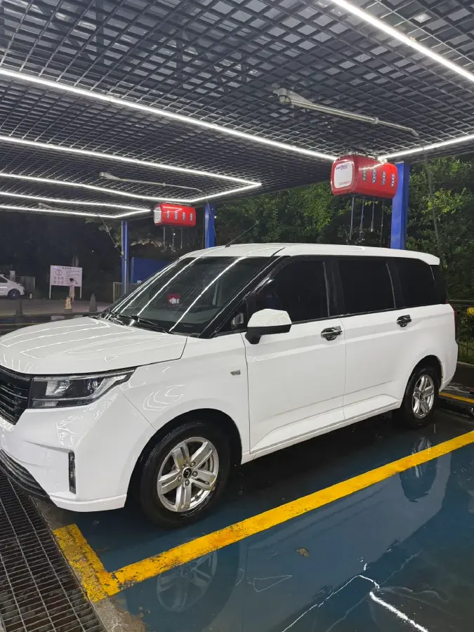 2019 WuLing HongGuang Plus 1.5T 147HP L4 6MT