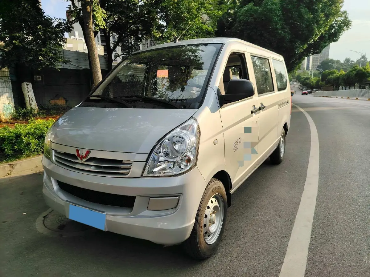 2021 WuLing RongGuang S 1.2L 76HP L4 5MT