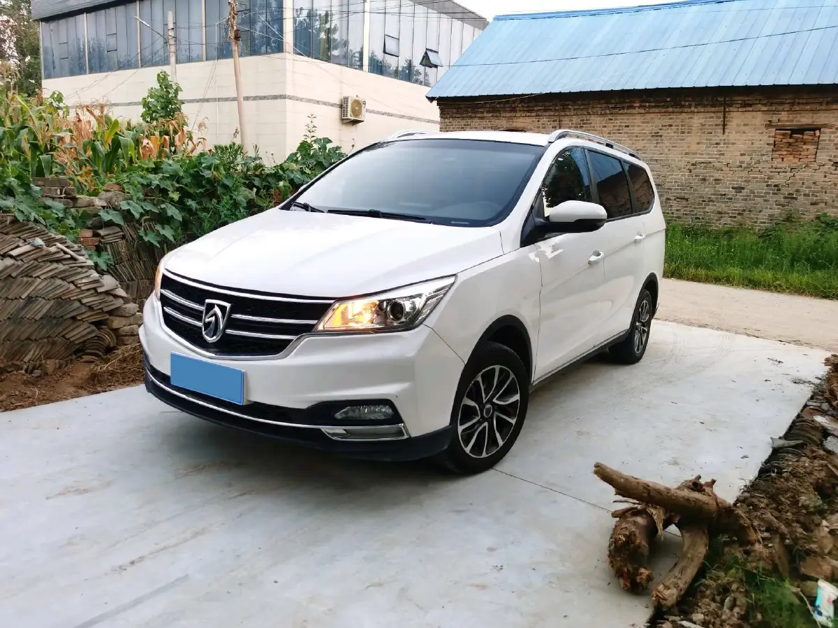 2017 BaoJun 730 1.5T 150HP L4 6MT