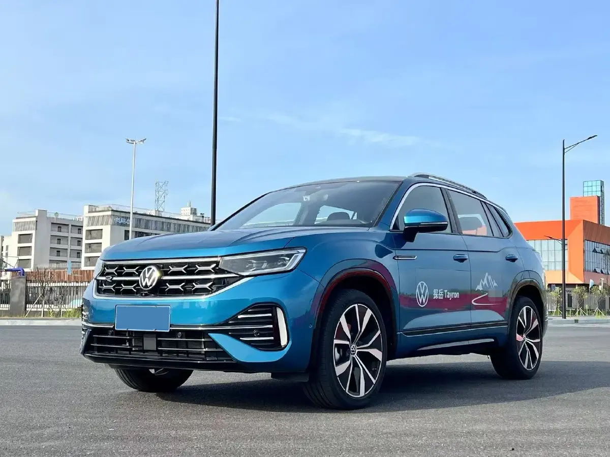 2023 Volkswagen Tayron 2.0T 220HP L4 7DCT