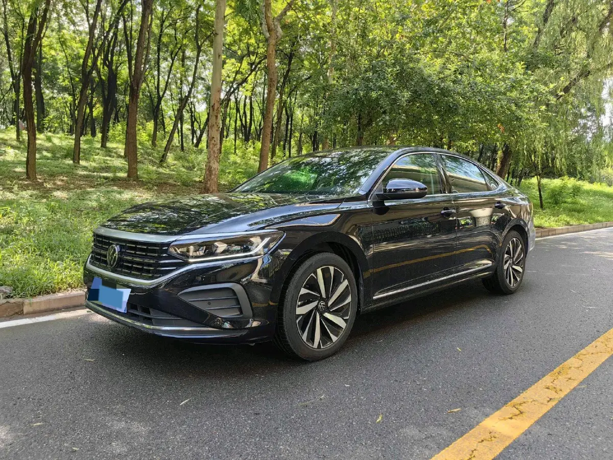 2024 Volkswagen Passat 2.0T 220HP L4 7DCT