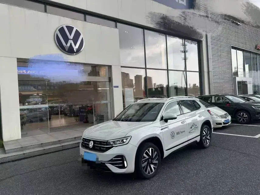 2023 Volkswagen Tayron 2.0T 220HP L4 7DCT