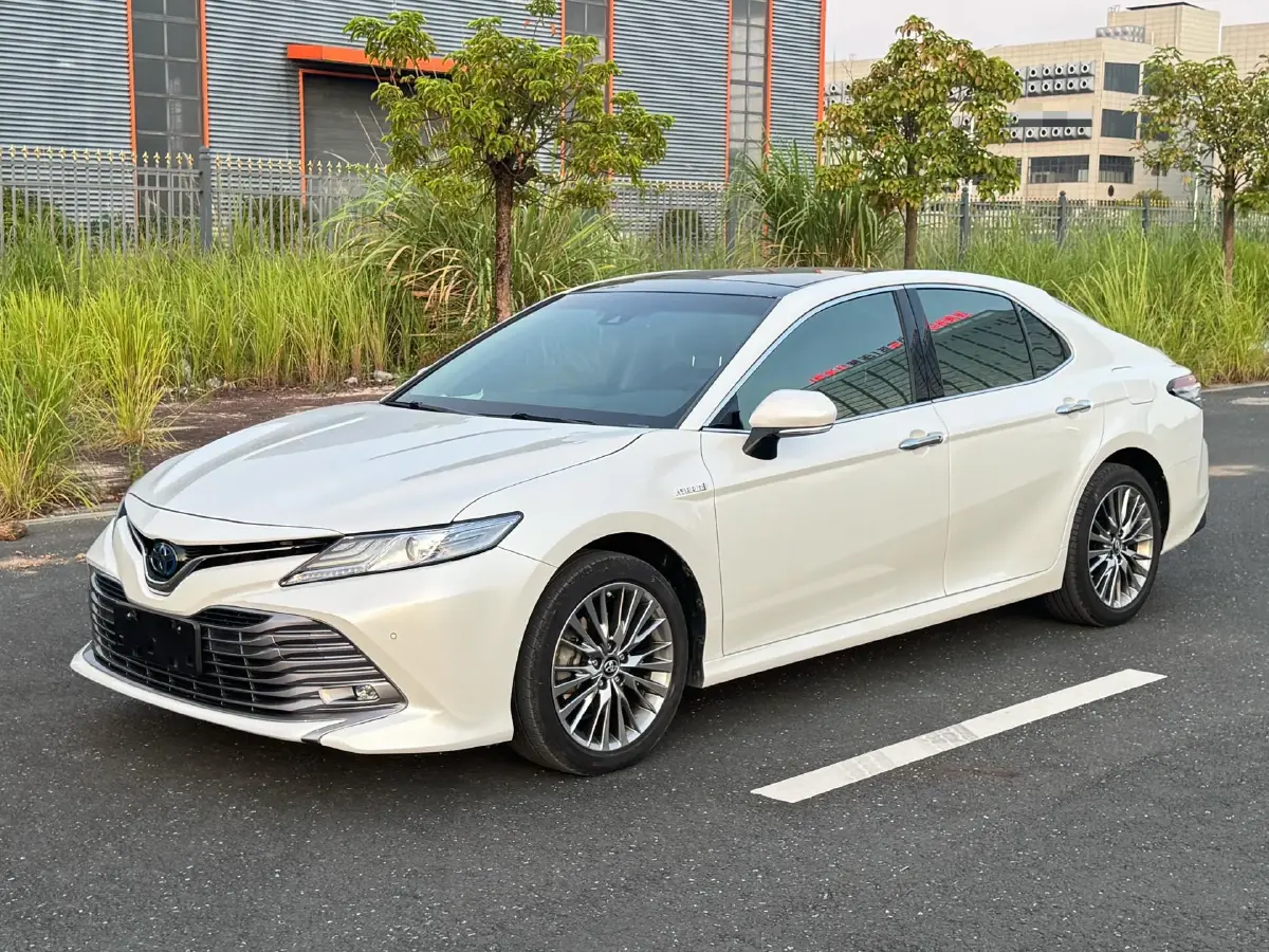 2019 Toyota Camry 2.5L 178HP L4 E-CVT Hybrid