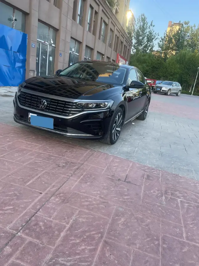 2023 Volkswagen Passat 2.0T 186HP L4 7DCT