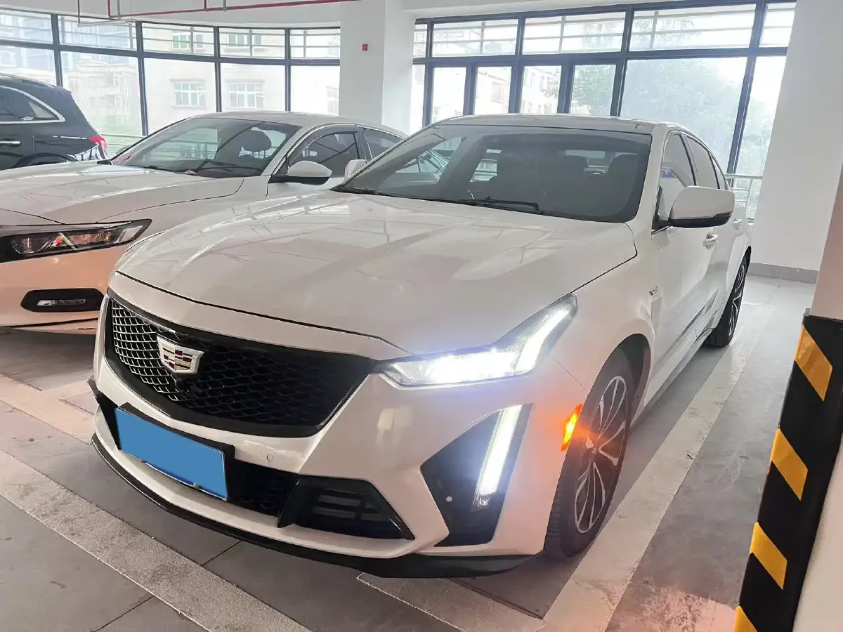 2023 Cadillac CT5 2.0T 237HP L4 10AT