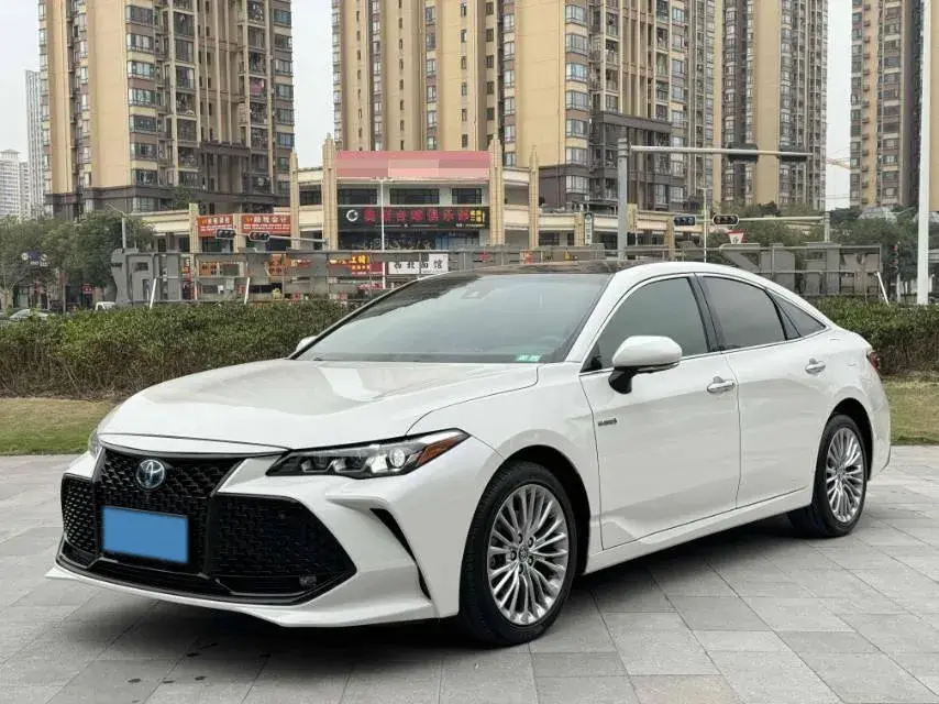 2019 Toyota Avalon 2.5L 178HP L4 E-CVT Hybrid