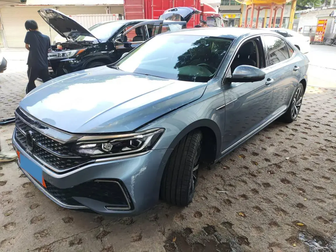 2022 Volkswagen Passat 2.0T 186HP L4 7DCT