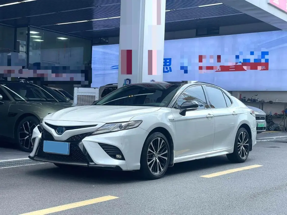 2019 Toyota Camry 2.5L 178HP L4 E-CVT Hybrid