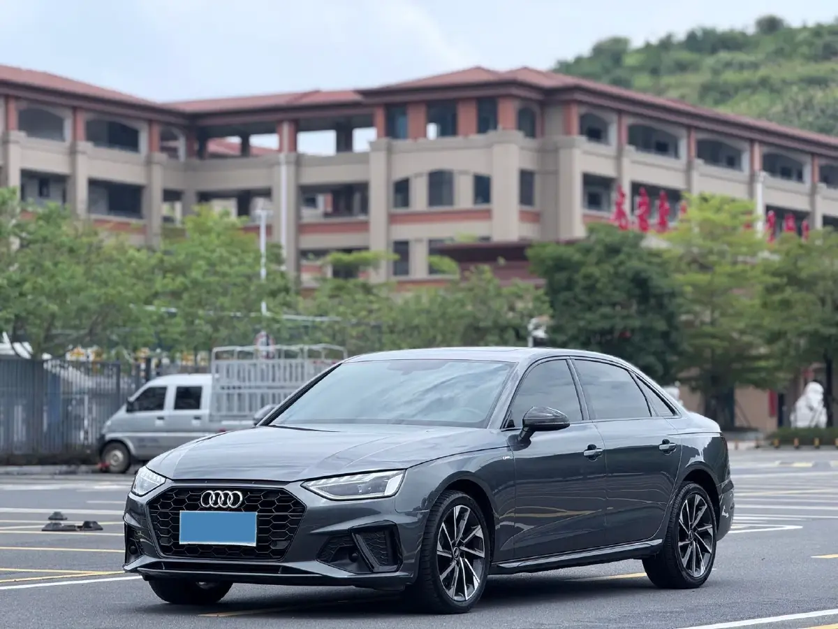 2022 Audi A4L 2.0T 190HP L4 7DCT