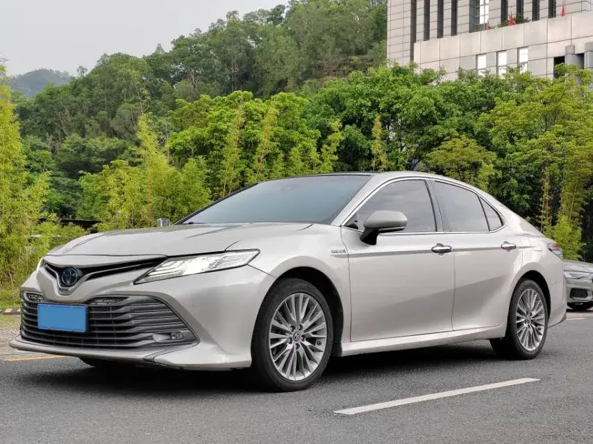 2019 Toyota Camry 2.5L 178HP L4 E-CVT Hybrid