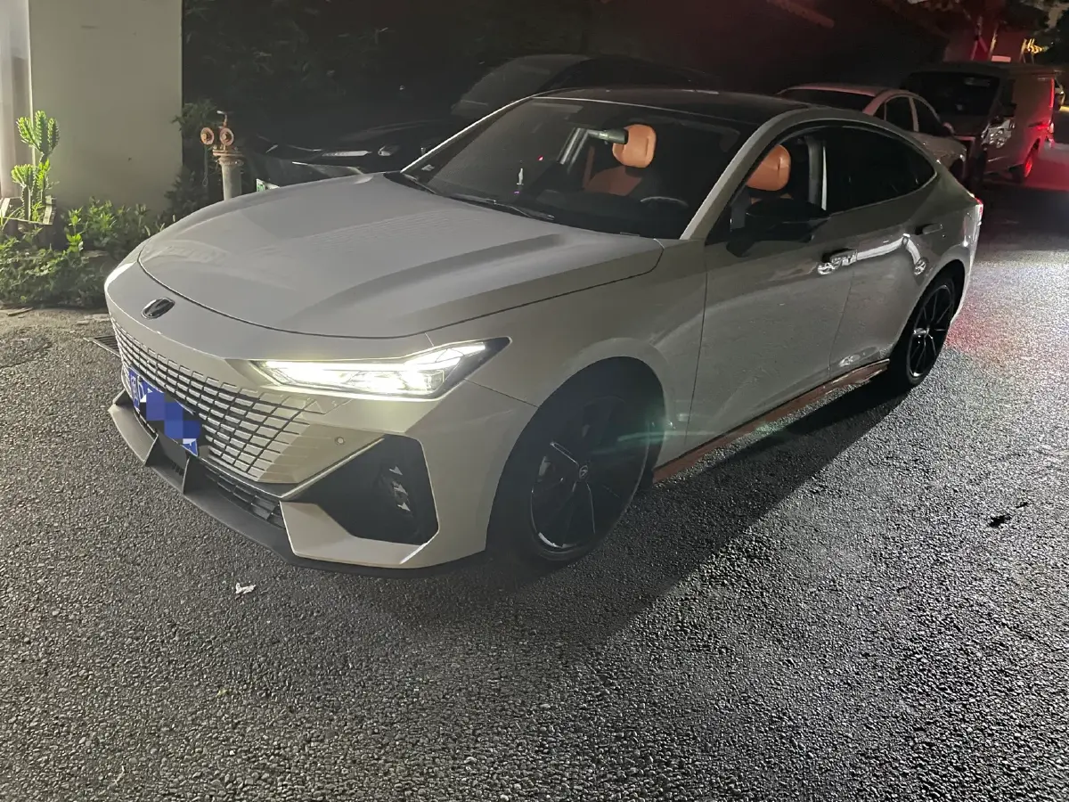 2022 ChangAn UNI-V 1.5T 188HP L4 7DCT