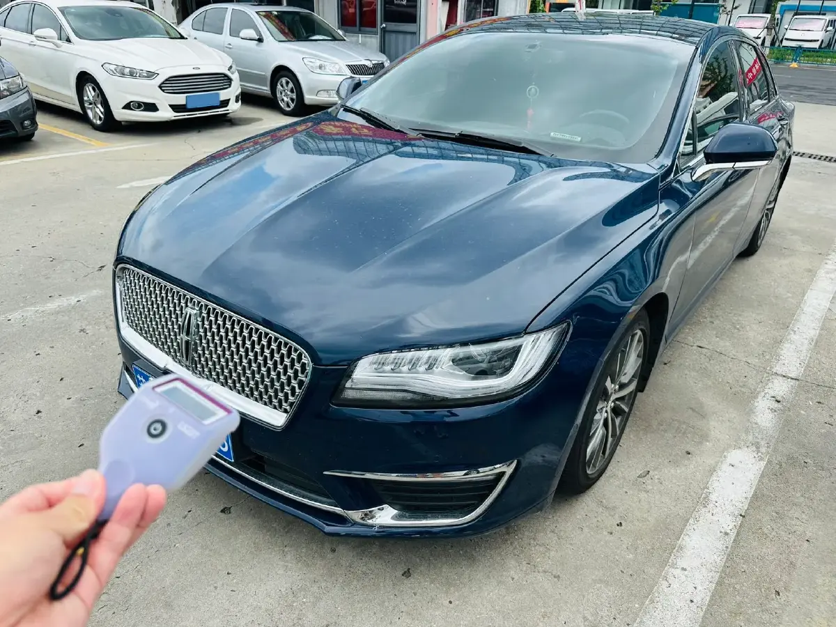 2019 Lincoln MKZ 2.0T 196HP L4 6AT