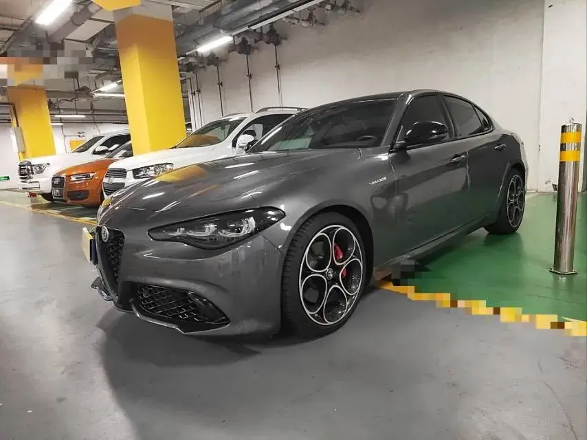 2023 Alfa Romeo Giulia 2.0T 280HP L4 8AT