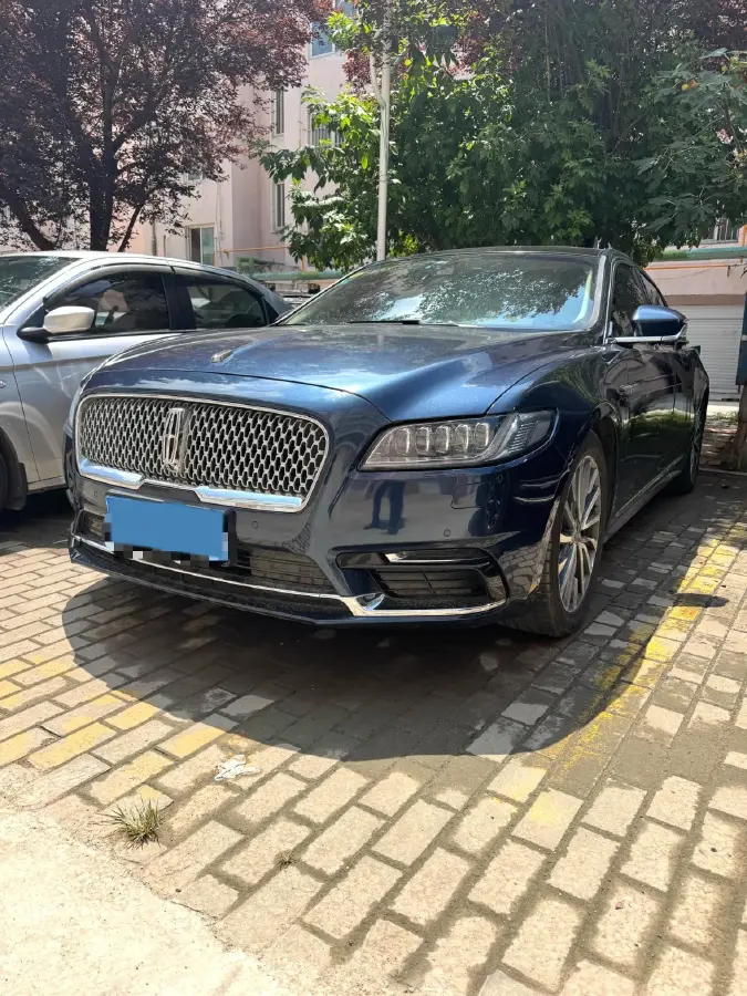 2017 Lincoln Continental 2.0T 261HP L4 6AT